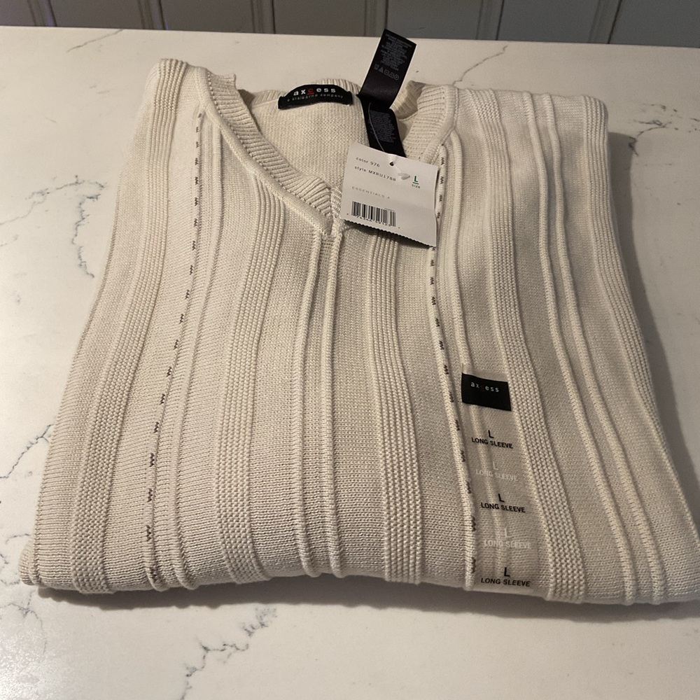 NWT men’s V neck sweater